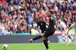 开云体育app-关于葡萄牙队绝杀奥地利队，林高远刷新纪录的信息