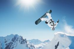 开云体育直播-赛道与球场，F1新赛季揭幕战与上海男篮的胜利交响