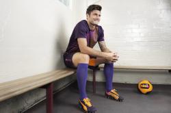 开云官网-恩佐·费尔南德斯，在伯纳乌的寂静与轰鸣中，定义中场唯一性