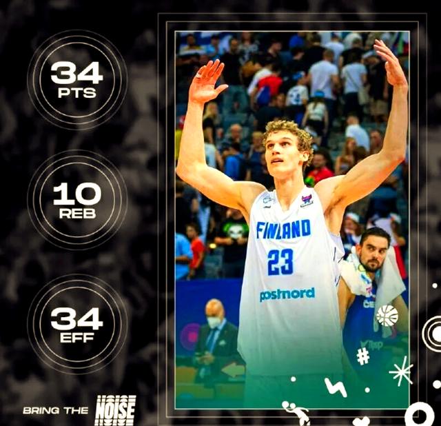 芬兰队在比赛中战胜对手，展现团结