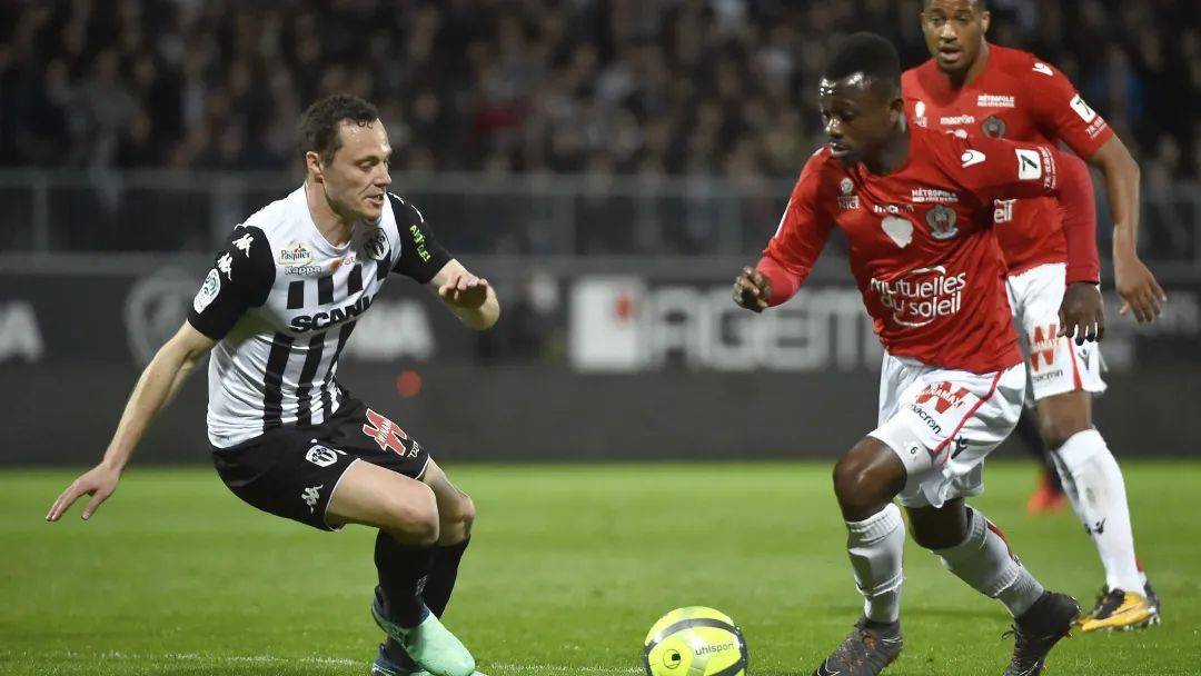 巴黎圣日耳曼对阵昂热，谁能胜出