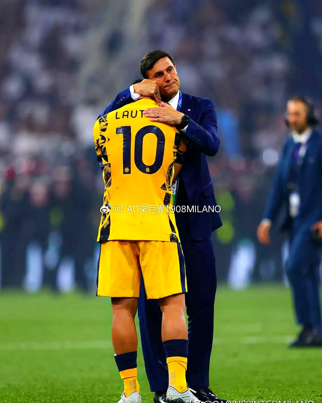 斯图加特客场逆转，取得关键三分