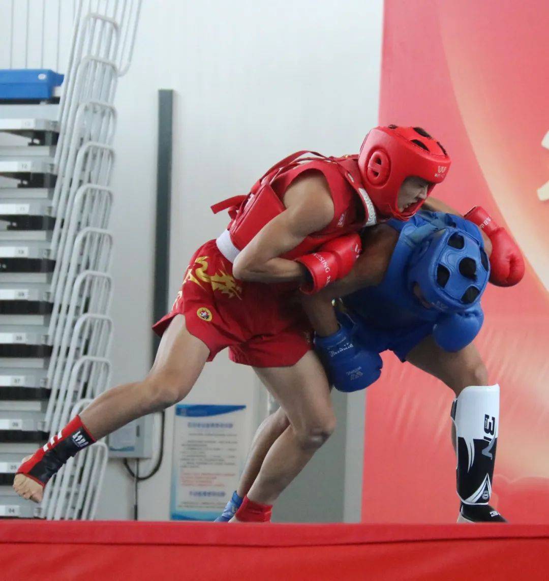 热血奋战：中国和韩国武术选手擂台对决的简单介绍