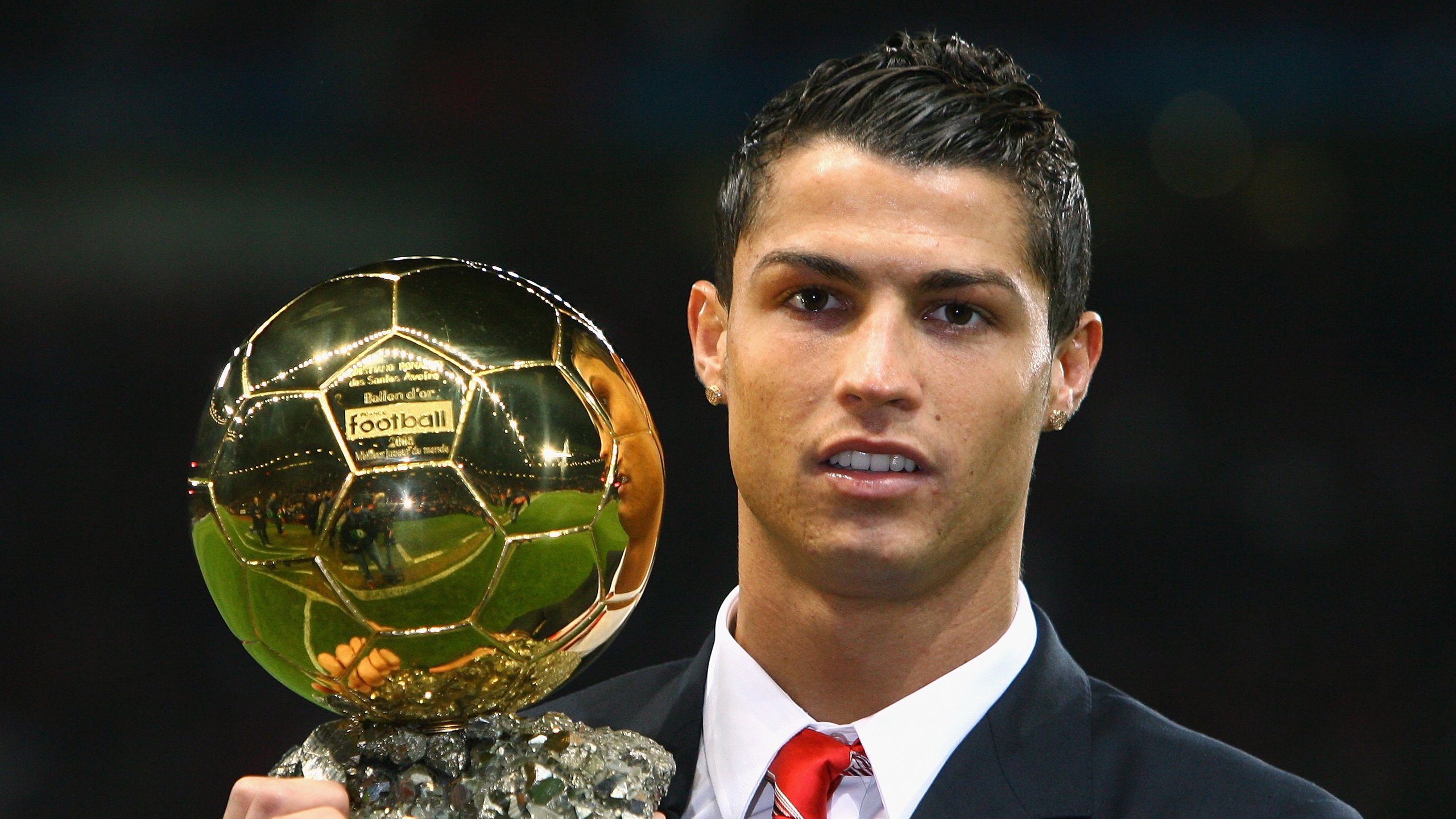 德甲争冠战之夜，欧文里程碑闪耀，传奇永不止步