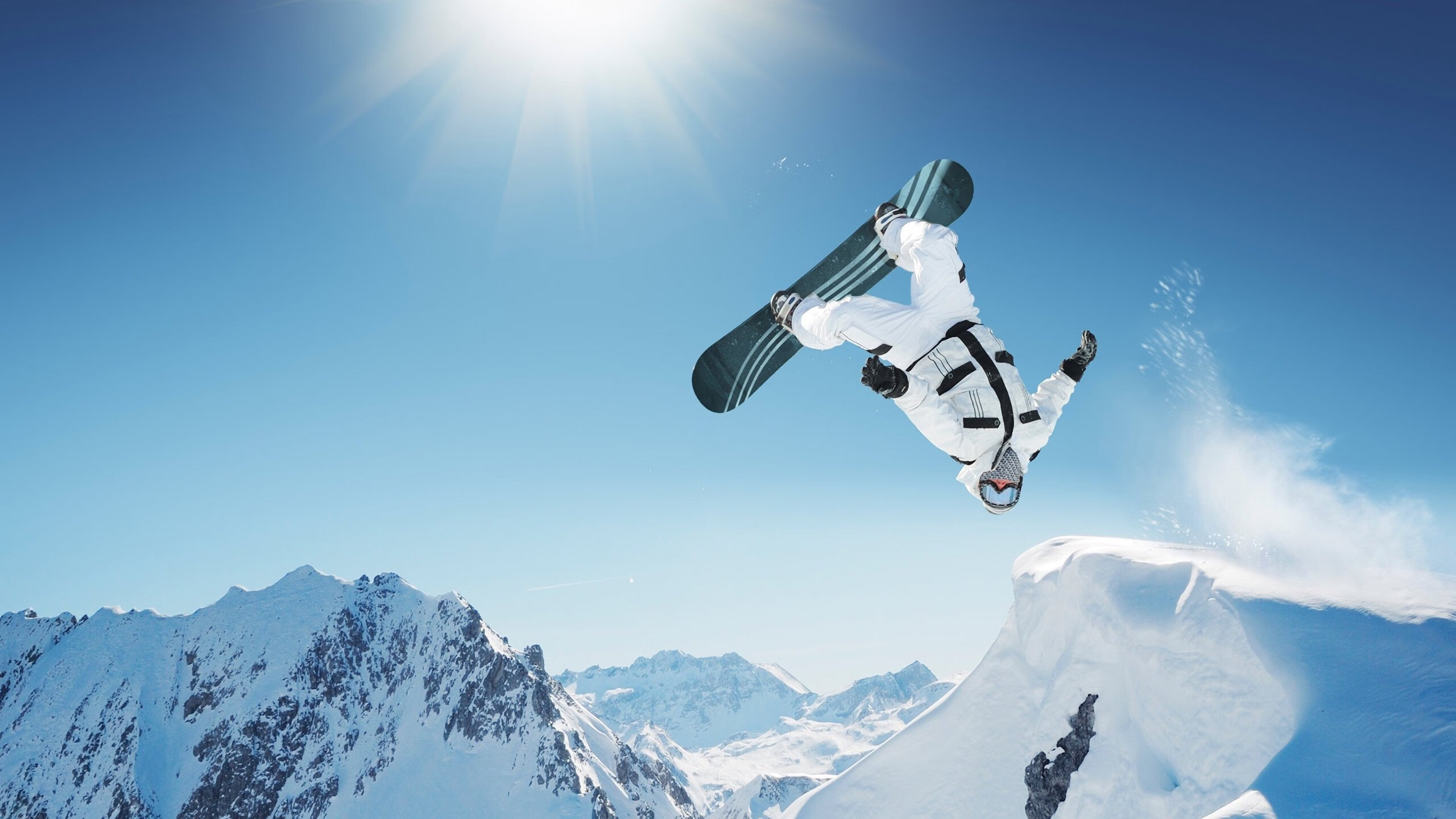 赛道与球场，F1新赛季揭幕战与上海男篮的胜利交响